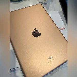 Apple iPad 10.2” 32GB with Accessories | GOLD (NEW in the box)